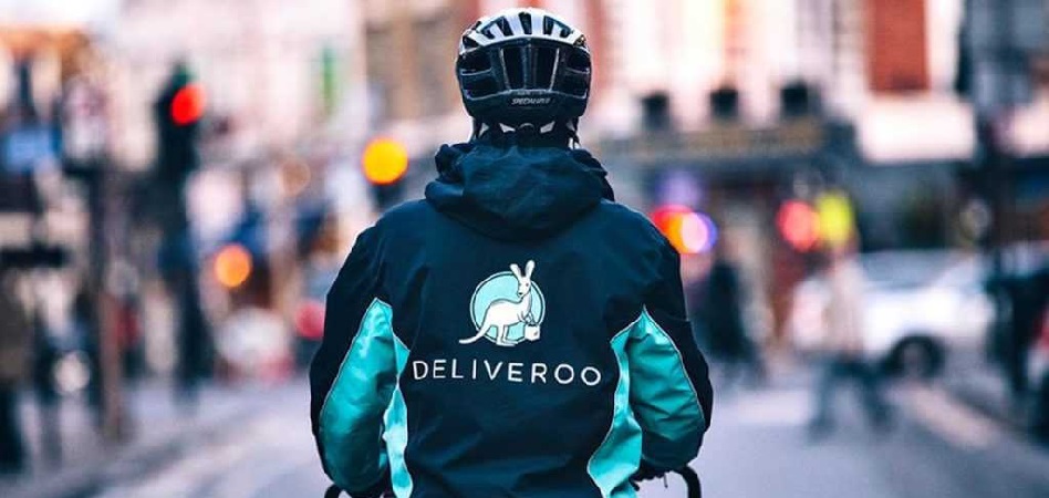 Los ‘riders’ de Deliveroo se plantan: convocan una huelga y exigen ingresos fijos